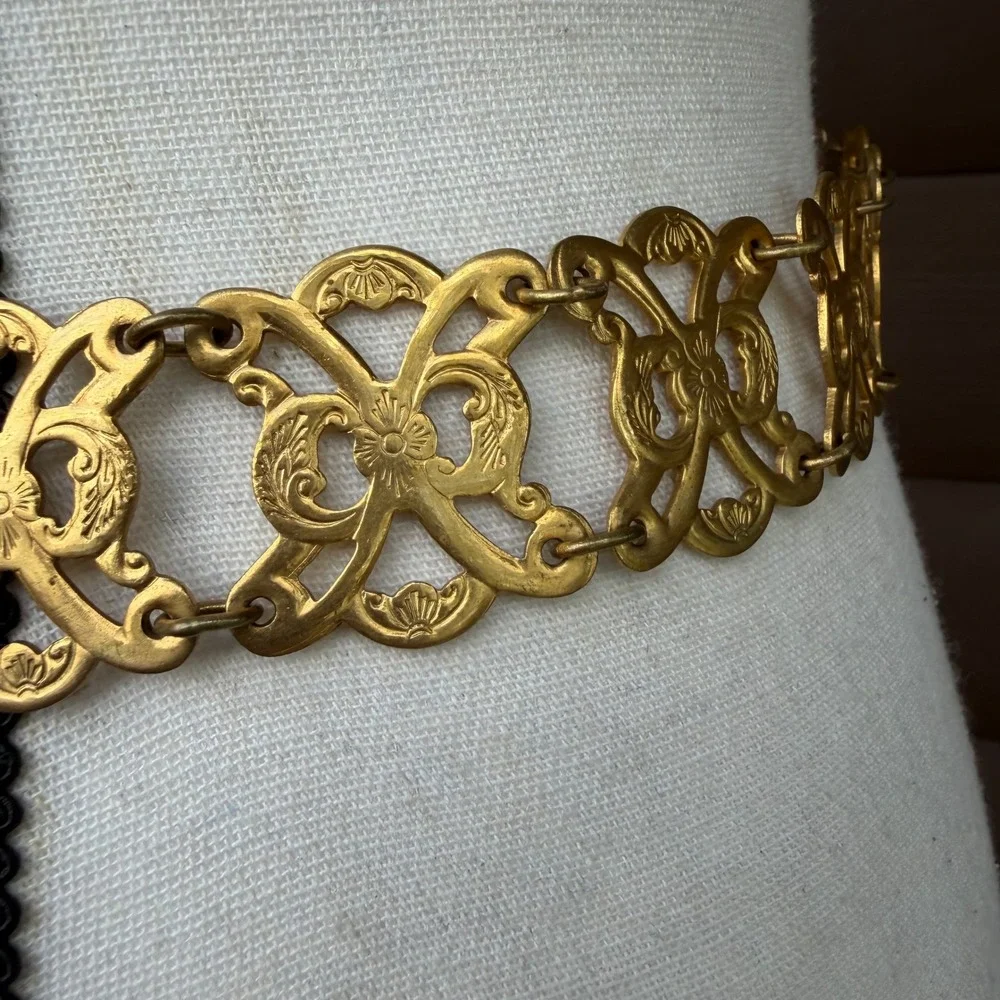Vintage Filigree Metal Chain Belt Womens Gold Tone Ornate Urn Buckle 35.5 Inch